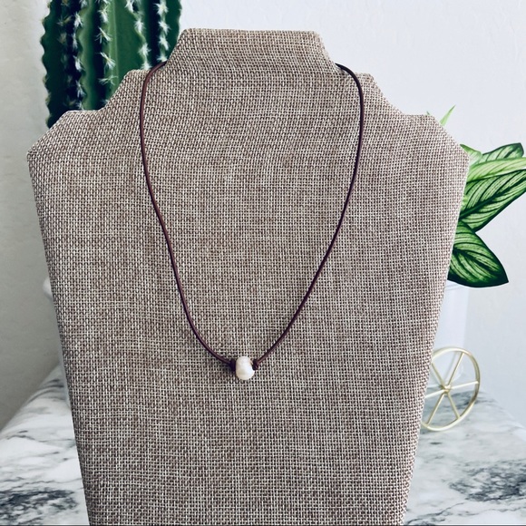 Pearl and leather necklace - Picture 2 of 6